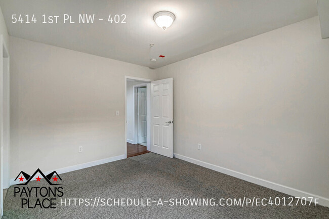 Building Photo - Spacious Condo with Parking