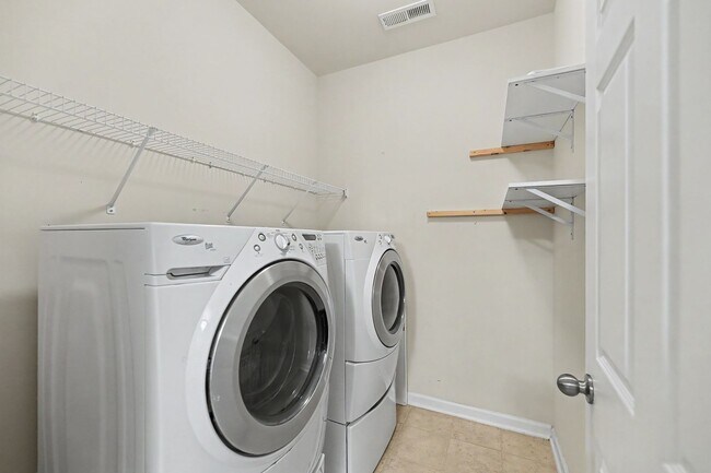 Building Photo - 247 Clayburne Dr