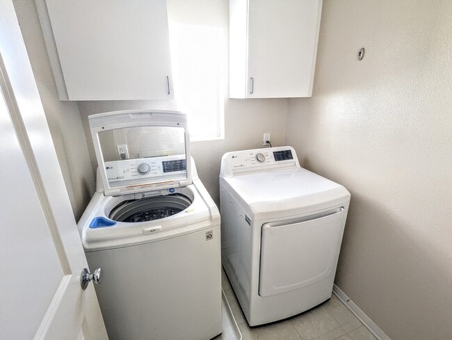 Building Photo - 1406 Mosaic Glen