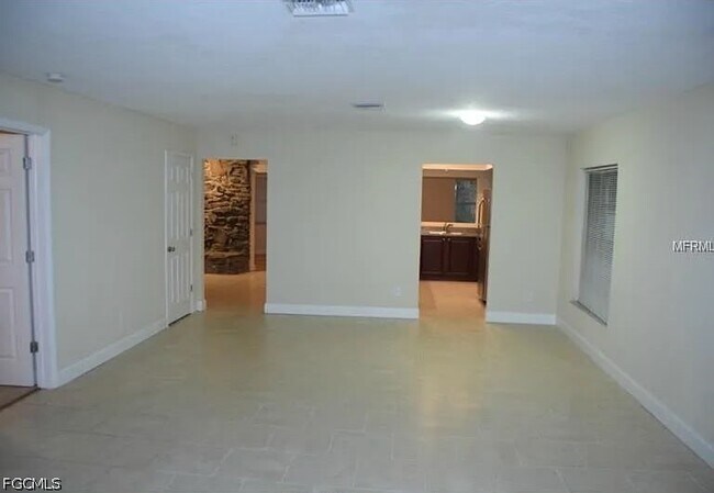 Building Photo - 1456 Ridgelane Cir S