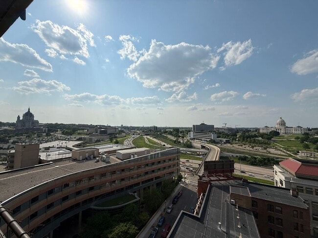 Building Photo - Modern 1 Bedroom Apartment With Stunning C...