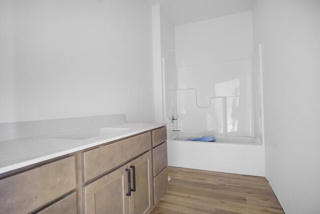 Building Photo - 119 Kettle Moraine Dr S