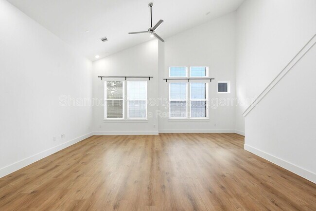 Building Photo - 1307 Bayou St