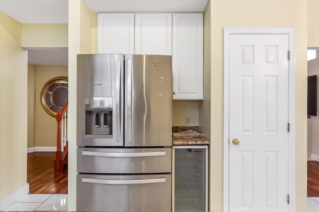 Building Photo - 627 Fox Hill Estates Dr