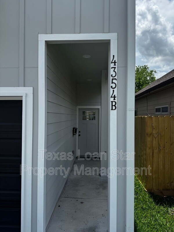 Building Photo - 4354 Clover St