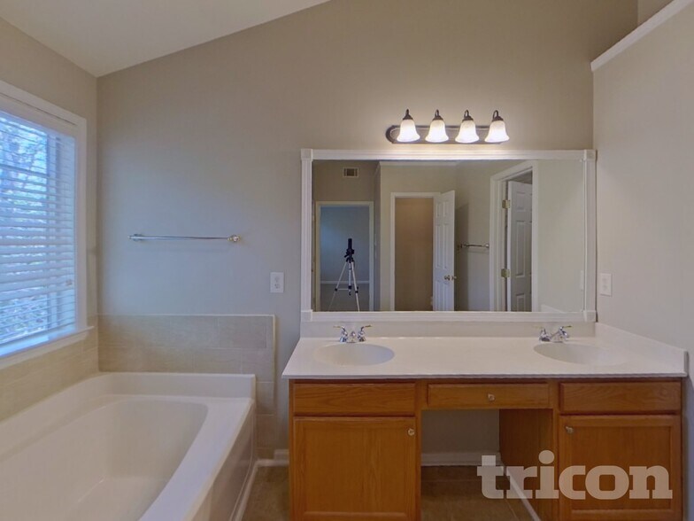 Building Photo - 2673 Back Creek Chase