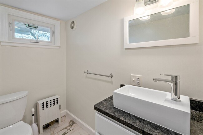 Building Photo - 157 Lake Ave