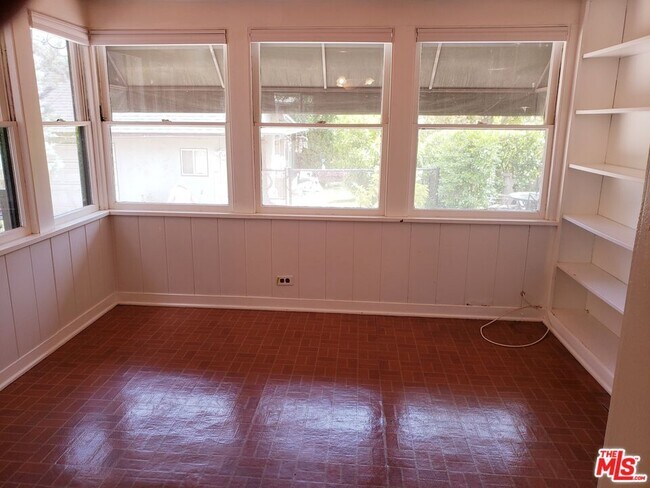 Building Photo - 1710 Oakwood St