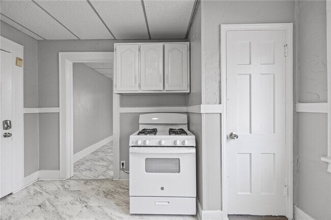 Building Photo - 288 Driving Park Ave