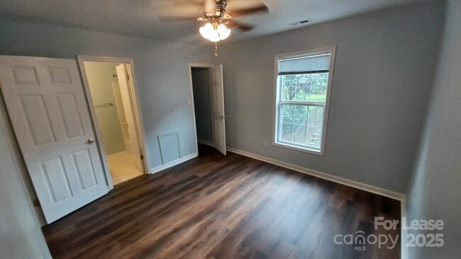 Building Photo - 1505 Flintwood Dr