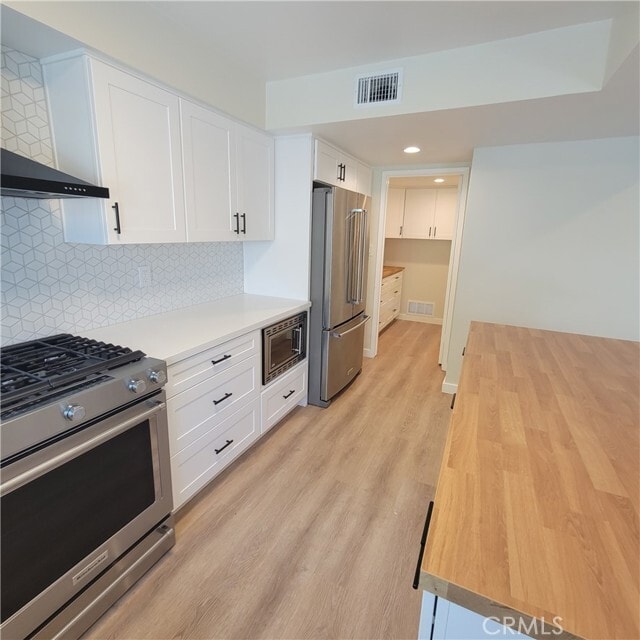 Building Photo - 11 Meadowsweet Way