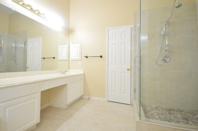 Building Photo - 15603 Tarpon Springs Ct