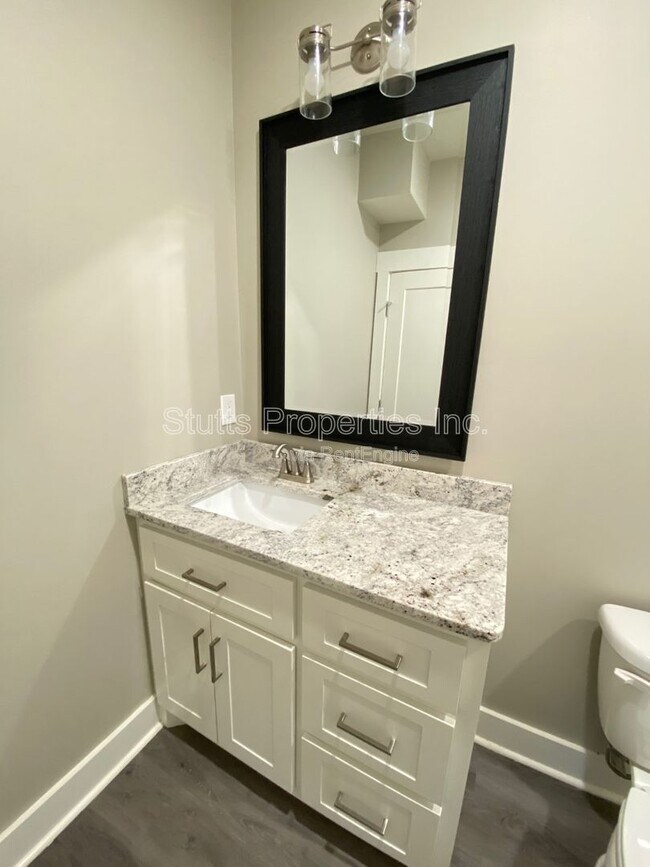 Building Photo - 213 Virginia Ave