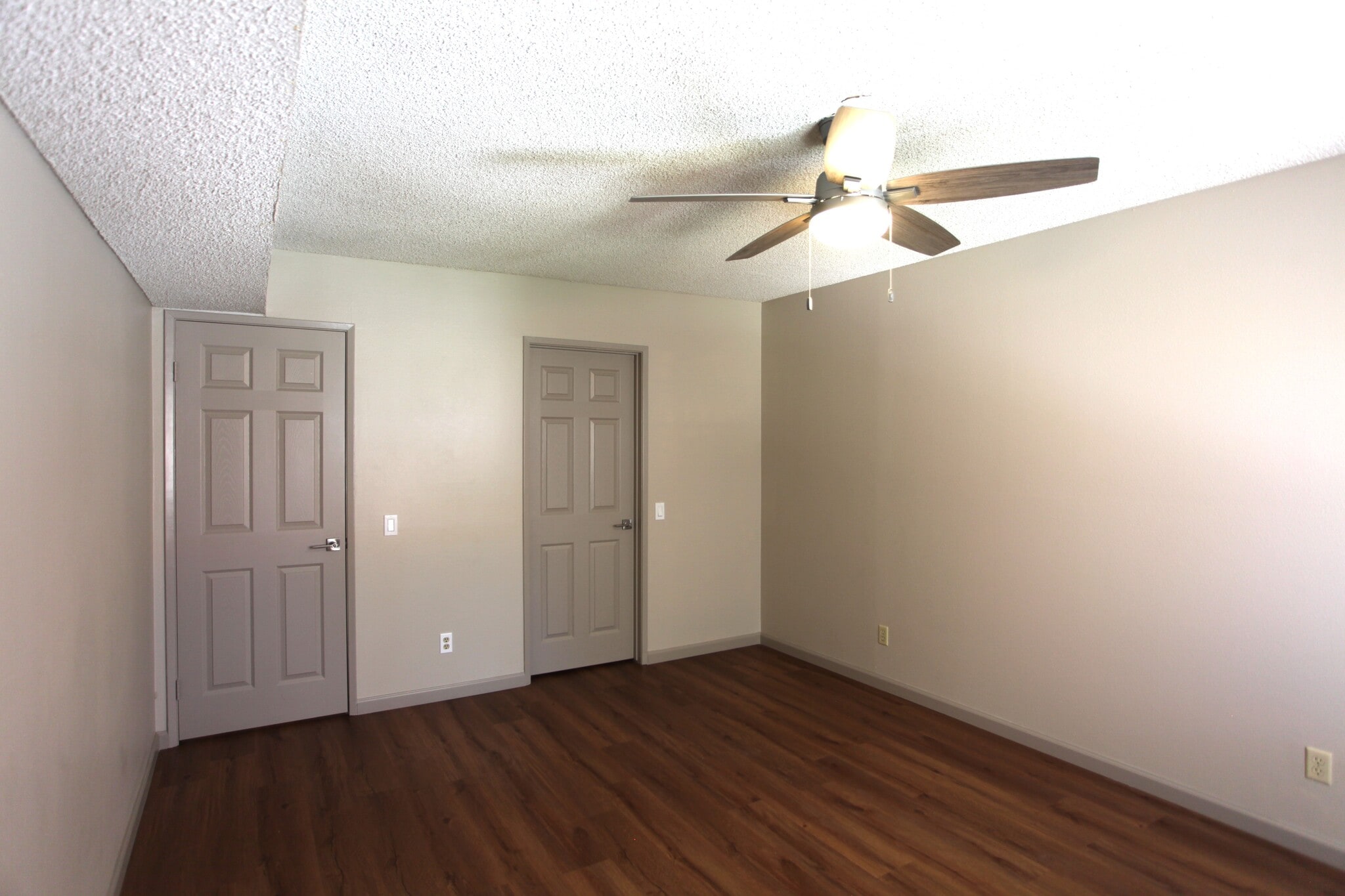 MASTER BEDROOM - 6878 Navajo Rd