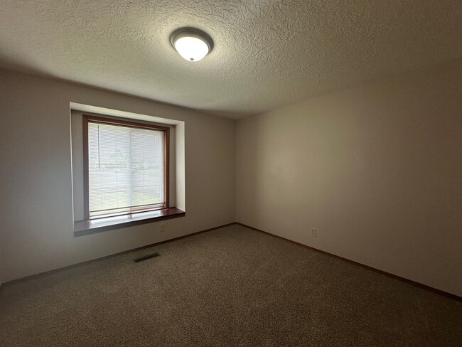 Building Photo - Updated Three Bedroom Home in North Salem