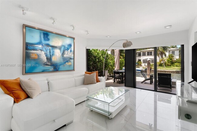 Building Photo - 3560 W Fairview St