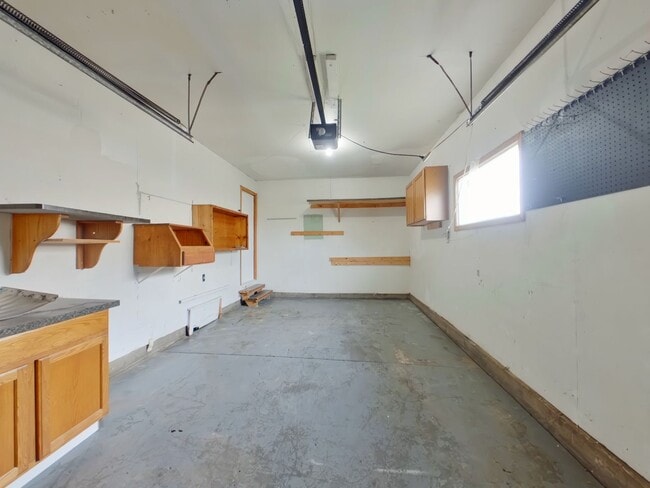 Building Photo - 3 Bedroom Home