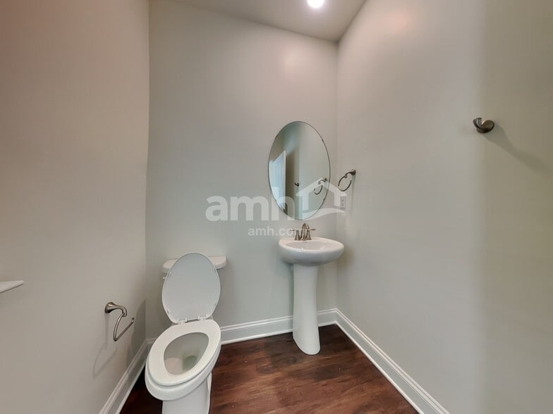 Building Photo - 611 Rivermist Dr