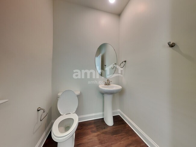 Building Photo - 611 Rivermist Dr