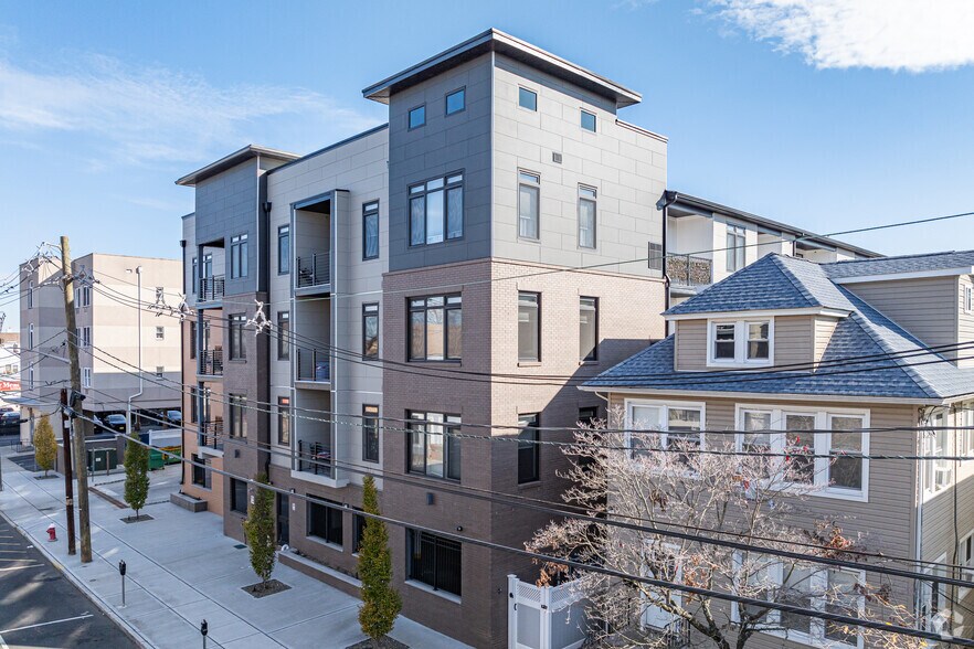 Primary - 33-37 W Price St