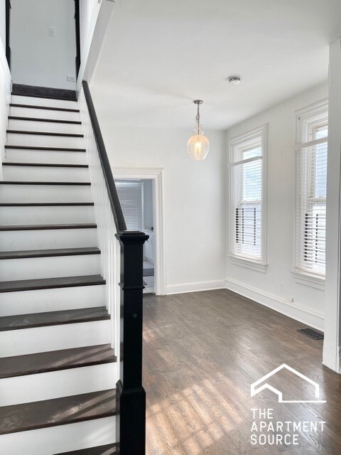 Building Photo - 1629 N Claremont Ave