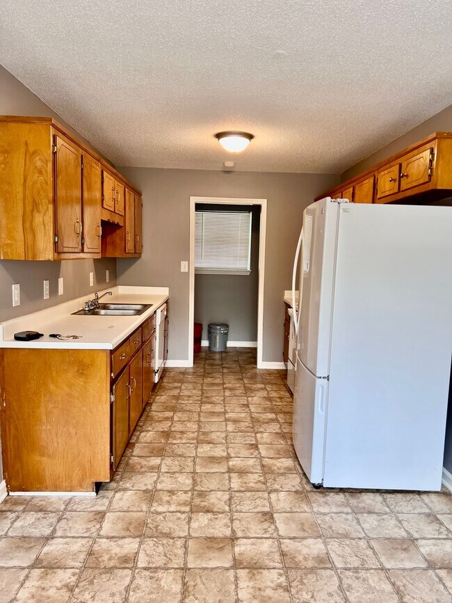Building Photo - 3 Bedroom Home Available in Woodlawn!