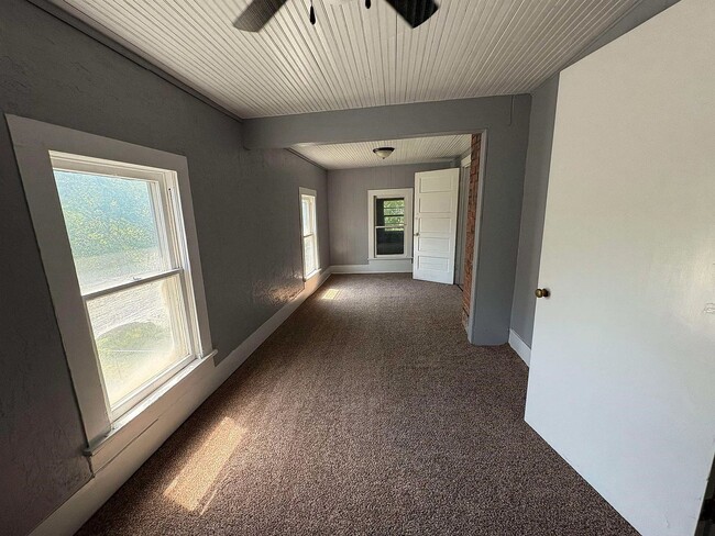 Building Photo - 314 W Mulberry Ave