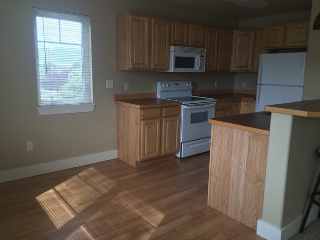 Building Photo - 2 Bedroom 1 Bathroom Apartment ** NEW PRIC...