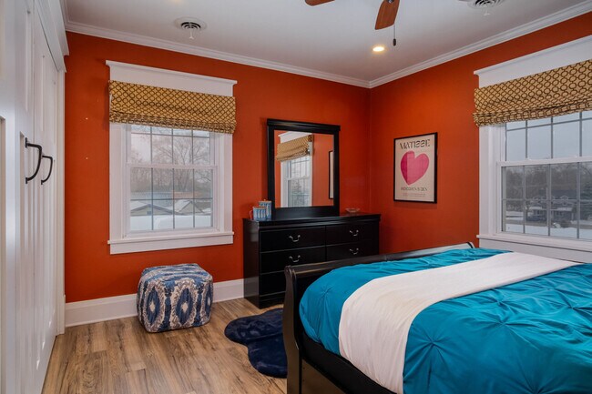 Building Photo - 10 N Pistakee Lake Rd