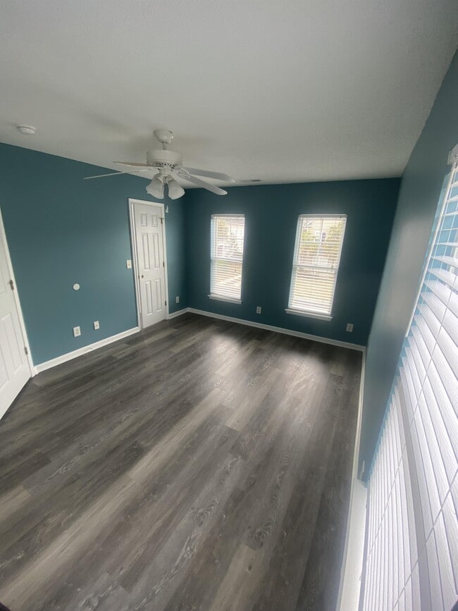 Building Photo - 421 Emerson Dr