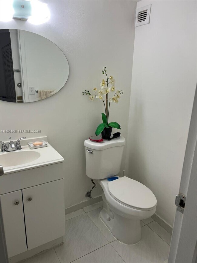 Building Photo - 17021 N Bay Rd