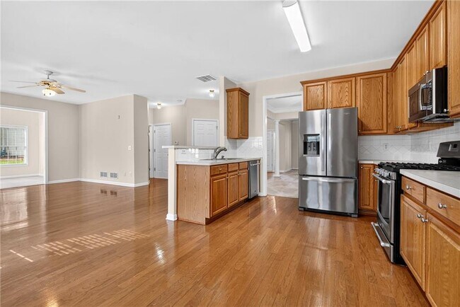 Building Photo - 2311 Ravinia Ct NE