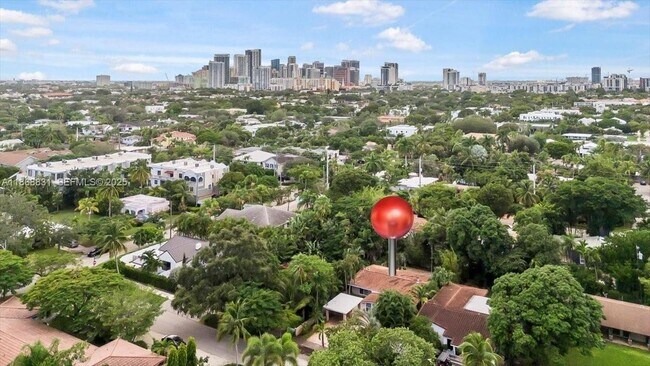 Building Photo - 613 NE 17th Terrace