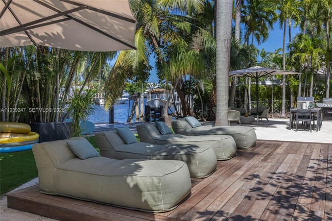 Building Photo - 2500 Bayview Dr