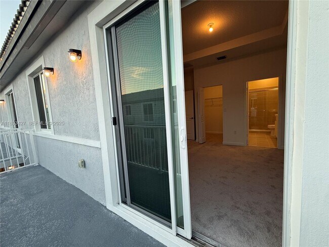 Building Photo - 676 SE 14th St