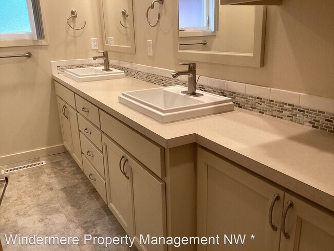 Building Photo - 2 br, 1.5 bath House - 234 Heather Rd