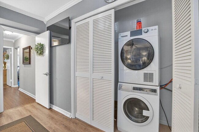 Building Photo - 6 Garden St