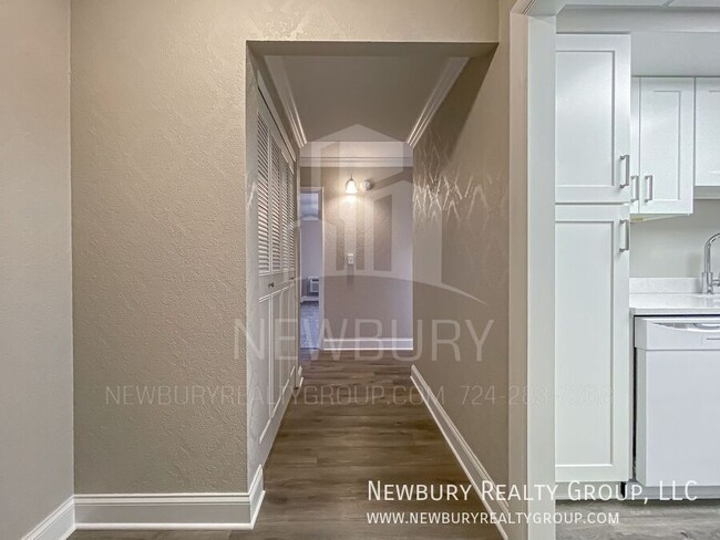 Building Photo - 530 N Main St