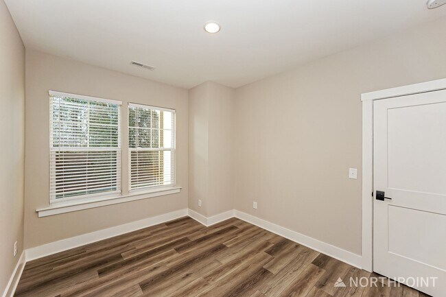 Building Photo - 114 Glencoe Ln