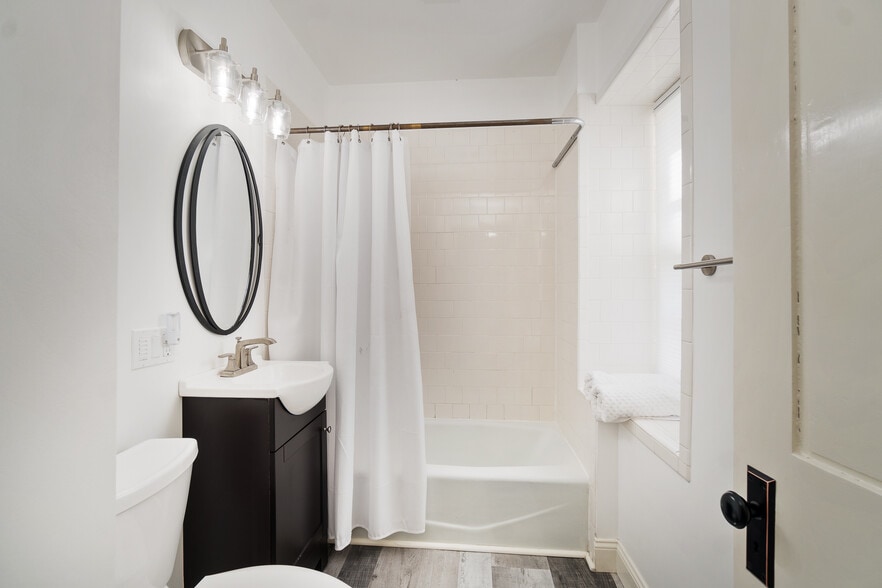 Full Bathroom - 77 Coggeshall Ave