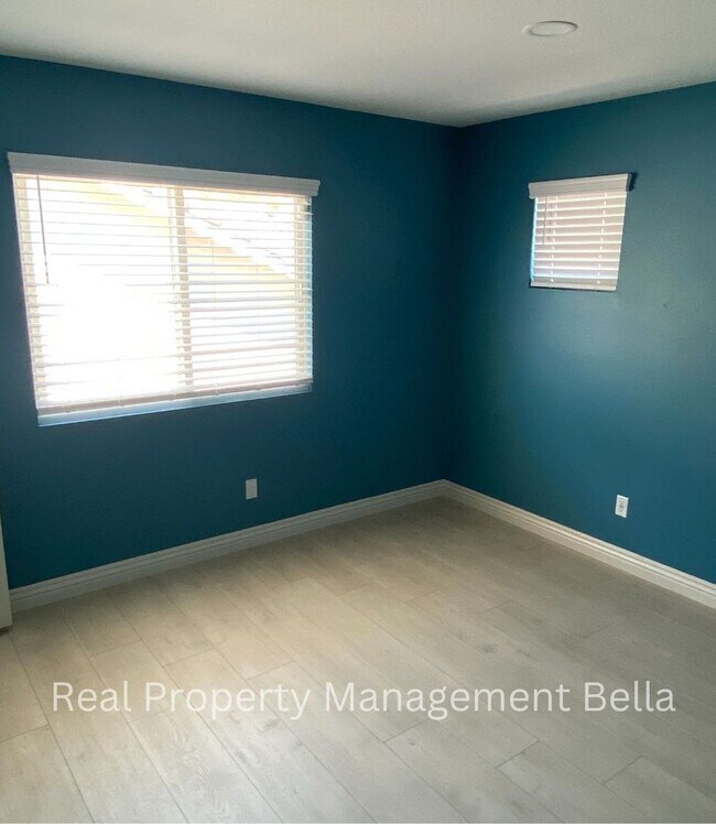 Building Photo - 25249 Silverwood Ln