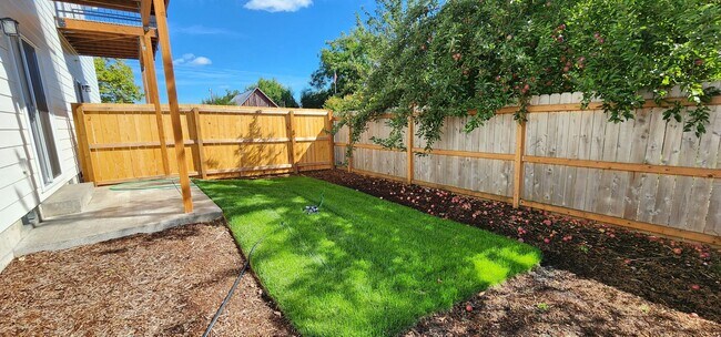 Building Photo - FREE RENT - Beautiful New Construction in McMinnville