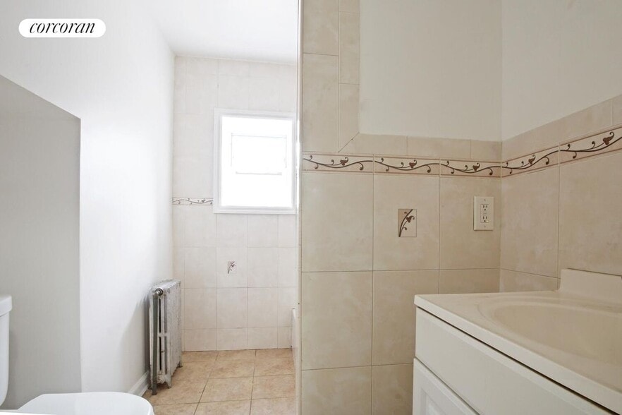 Building Photo - 784 Halsey St