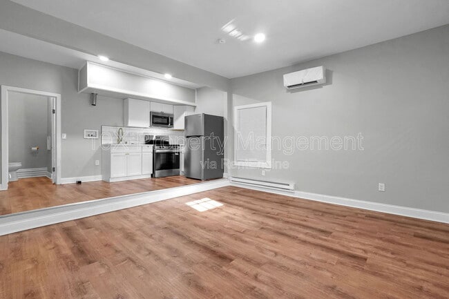 Building Photo - 556 E Whittier St