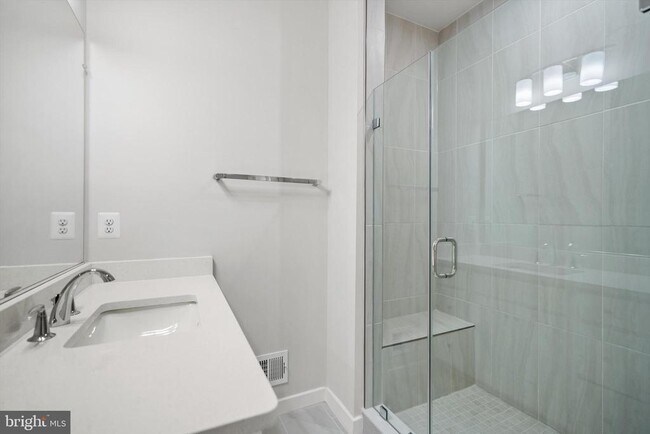 Building Photo - 14256 Newbrook Dr