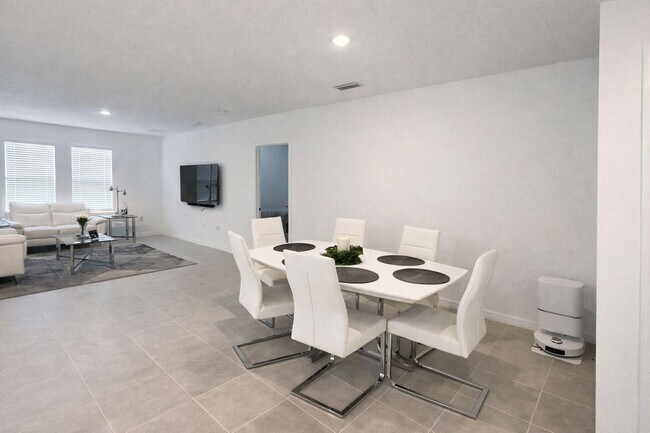 Building Photo - 2099 Babbling Brk Blvd