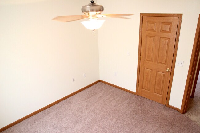 Building Photo - Pebblebrook Apartments 109