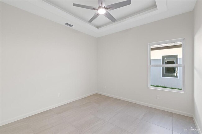 Building Photo - 19 Brookside Bend W St