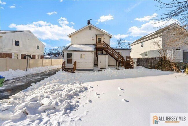 Building Photo - 34 Maple Ave