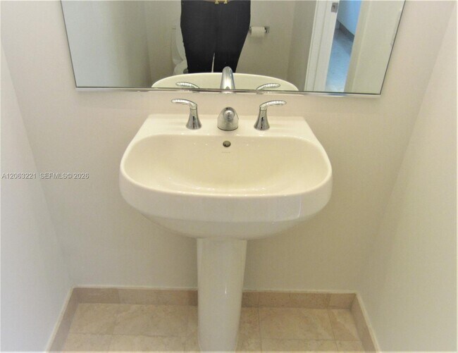 Building Photo - 1050 Brickell Ave